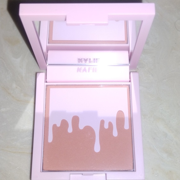 3/$20 NIB NWT Kylie Jenner cosmetics Pressed Blush Powder - Picture 2 of 6